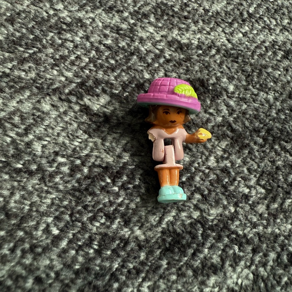 1993 Vintage Polly Pocket Blue Bird Doll with Purple Hat and Blue Shoes